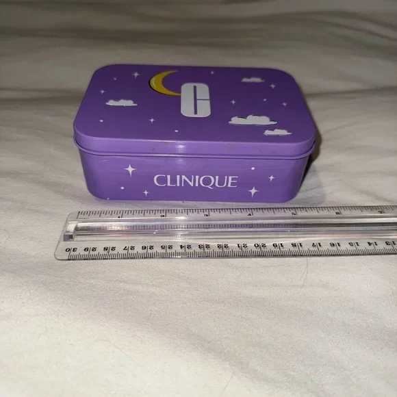 Clinique Purple Starry Tin Box - Picture 2 of 3